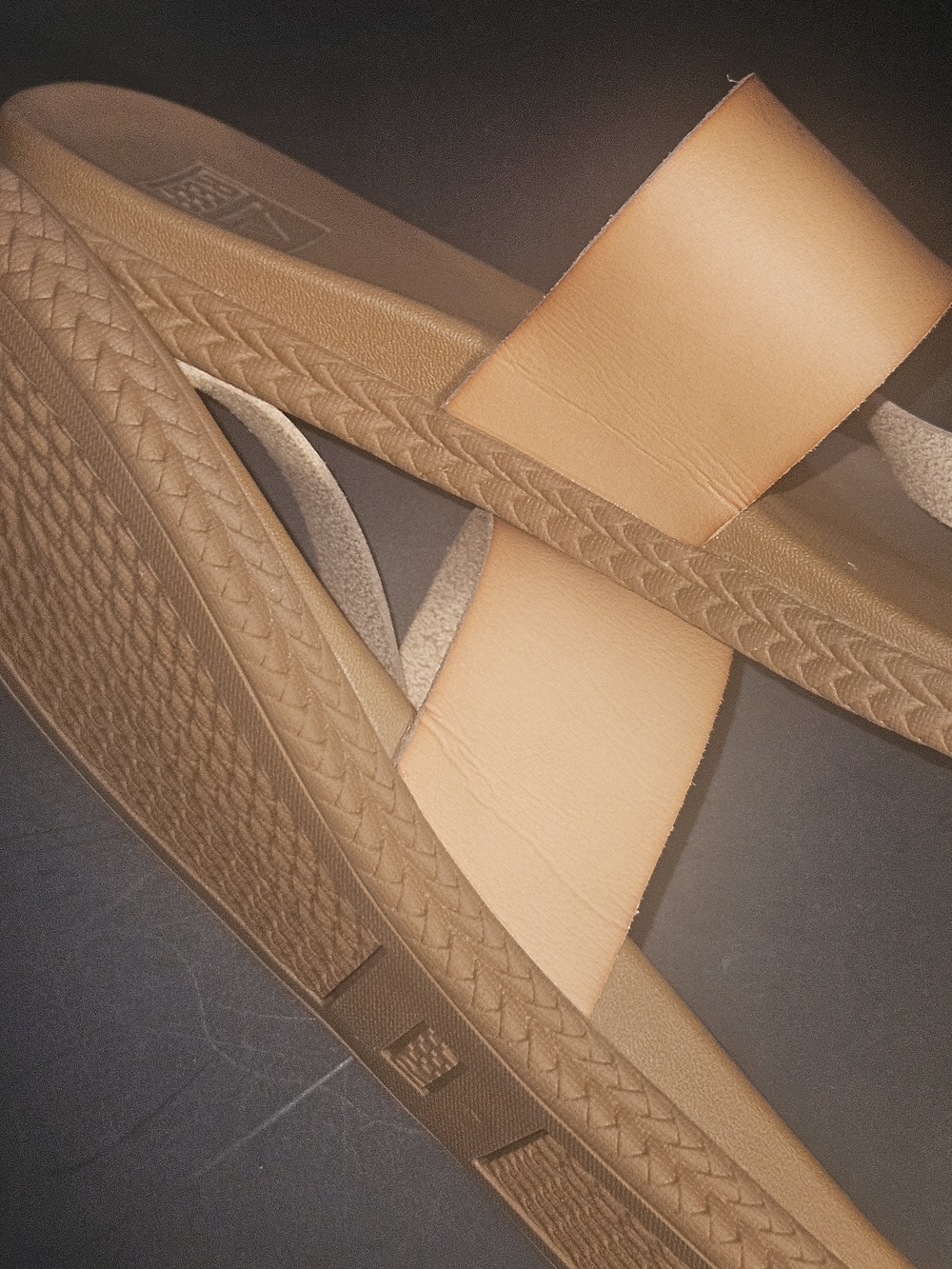 Reef Women’s Tan Slide Toe-Post Sandals - Picture 5 of 7